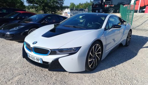 新時代のプラグインハイブリッドスーパーカーBMW i8、今までとは違ったフィーリングのスーパーカー